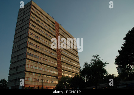 Blocco a torre a Southwark, Londra - Copyright di proprietà di fotografia di David J Colbran 0044 0 7810 321 634 Foto Stock