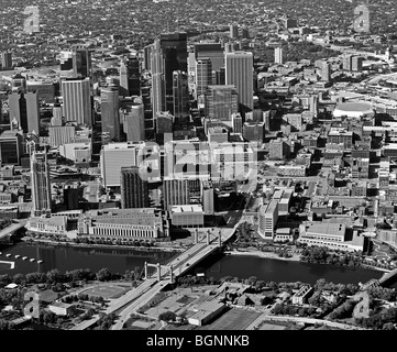 Al di sopra dell'antenna di Minneapolis, Minnesota e il fiume Mississippi Foto Stock