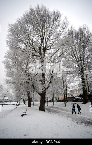La neve copre il parco al livello in Brighton Foto Stock