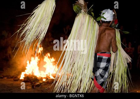 Kecak fire e trance dance performance, Ubud, Bali, Indonesia Foto Stock