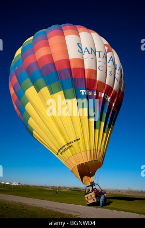 Mongolfiera in atterraggio a "Rally". Albuquerque, Nuovo Messico, Stati Uniti d'America. Foto Stock
