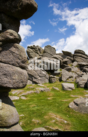 Hound Tor, un alterato pesantemente affioramento di granito sul Parco Nazionale di Dartmoor, Devon, Regno Unito Foto Stock