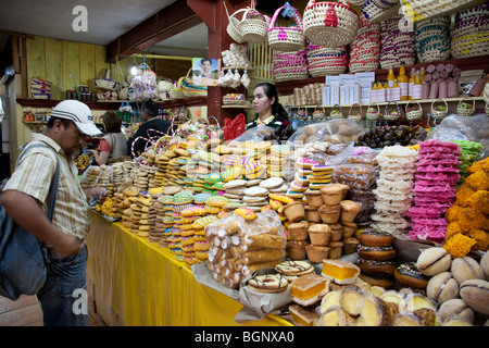 Il Mercado de dulces y Artesanias. San Cristóbal de las Casas, Chiapas, Messico. Foto Stock