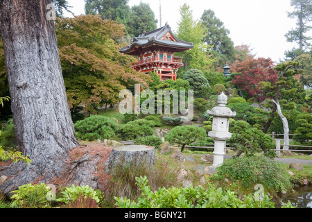 Temple Gate - Giardino giapponese del tè, Golden Gate Park di San Francisco in California, Stati Uniti d'America Foto Stock