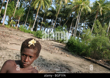 Bambino su Puil Isola Carteret Atoll, Papua Nuova Guinea Foto Stock