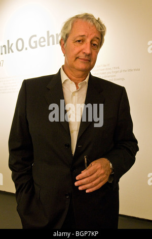 Davide Rampello Presidente della Triennale di Milano (Milano)- Gehry exhibition, Palazzo della Triennale di Milano, Italia (27.10.09) Foto Stock