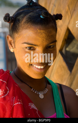 Donna malgascia ritratto, Morondava, Madagascar Foto Stock