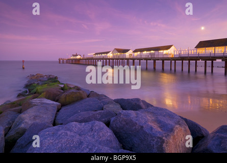 Southwold pier al tramonto, Southwold, Suffolk, East Anglia, Inghilterra, GB, Regno Unito e Unione europea, Europa Foto Stock