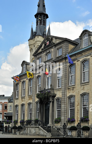 Il municipio e il Belfry presso la piazza del mercato della città Lier, Belgio Foto Stock