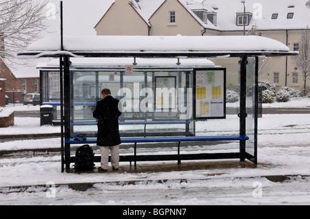 Pensiline in snow, Warwick Town Center, Warwickshire, Regno Unito Foto Stock