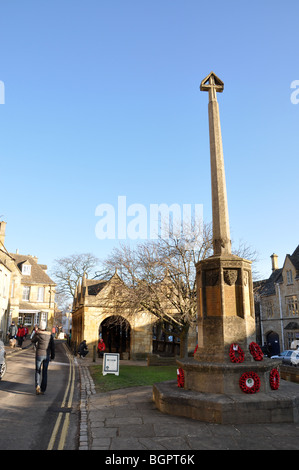 Il memoriale di guerra in Chipping Campden High Street, Gloucestershire, England, Regno Unito Foto Stock