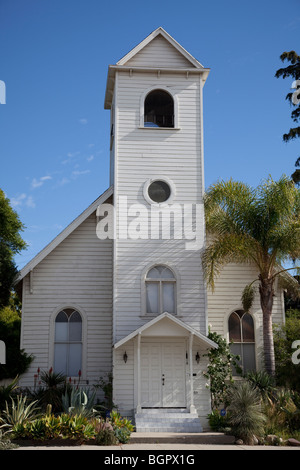 Una vista frontale di una storica chiesa di legno in Fillmore, California Foto Stock