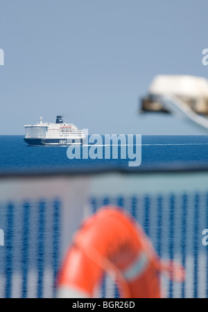 Un SNAV traghetto sul mar Mediterraneo. Foto Stock