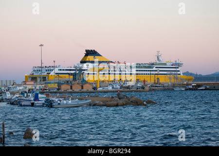 Un traghetto da Corsica Sardinia Ferries a Golfo Aranci. Foto Stock