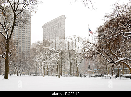 Flatiron Building Madison Square Park inverno tempesta di neve Foto Stock