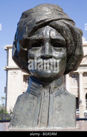 Busto di Hassan El-Iskandarani, intitolato il principe dei mari, Alessandria, costa mediterranea dell Egitto Foto Stock