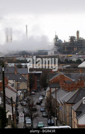 Dow Corning global Chemical company stabilimento di Barry South Glamorgan Wales UK visto da Kenilworth Road nella zona Cadexton Foto Stock