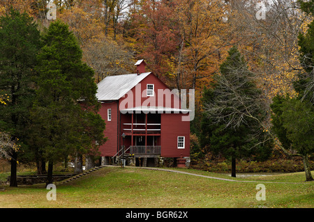Colore di autunno e York Grist Mill in Pall Mall, Tennessee Foto Stock