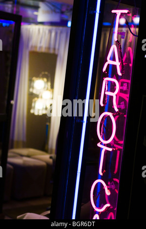 Insegna al neon in una psichica e tarocchi carta lettura storefront, sul lungomare di Atlantic City, New Jersey. Foto Stock