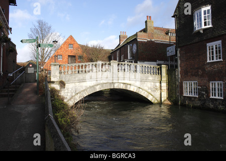 Ponte sul Fiume Itchen Winchester Gennaio 2010 Foto Stock