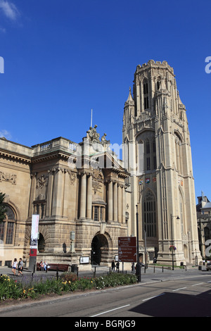 Bristol, University of Bristol Wills Memorial Building (sulla destra) e del Museo della Città di &Galleria d'arte (sulla sinistra) Foto Stock