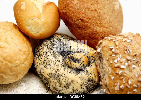 Selezione di pane appena sfornato rotoli con n. di persone Foto Stock