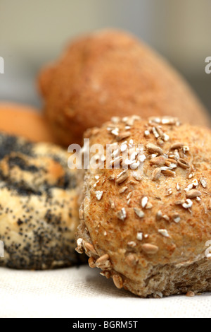 Selezione di pane appena sfornato rotoli con n. di persone Foto Stock