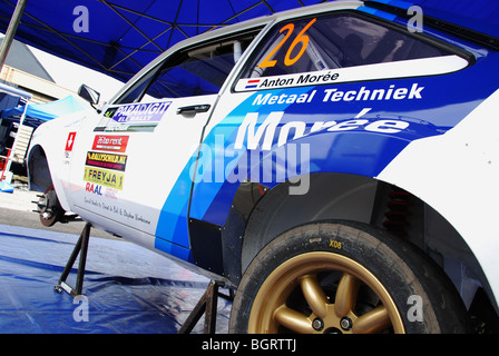 Ford Escort Mk II BDA nell area di servizio tra fasi speciali a 2009 Paradigit-ELE rally, Paesi Bassi Foto Stock