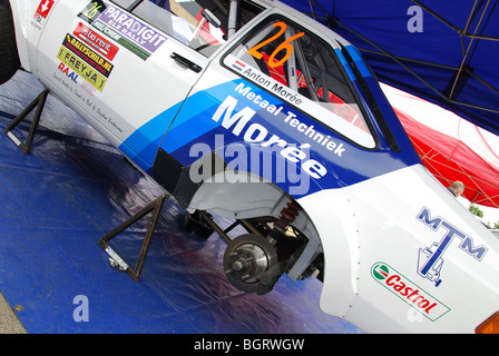 Ford Escort Mk II BDA nell area di servizio tra fasi speciali a 2009 Paradigit-ELE rally, Paesi Bassi Foto Stock