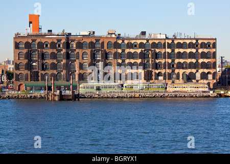 Red Hook Stores Building, ora Fairway Market in Red Hook Brooklyn, New York City Foto Stock