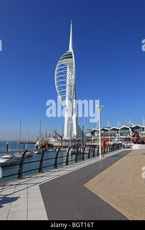 Portsmouth, Gunwharf Quays e Spinnaker Tower Foto Stock