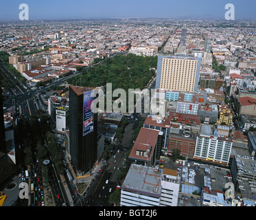 Vista aerea sopra Alameda Central park Lotteria Nazionale edificio (sinistra) Juarez & Reforma Avenue, Sheraton Hotel Città del Messico Foto Stock