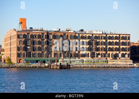 Red Hook Stores Building, ora Fairway Market in Red Hook Brooklyn, New York City Foto Stock