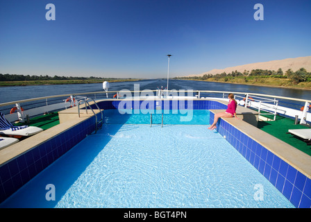 Il fiume Nilo, Alto Egitto. Crociera in stile da Aswan a Luxor sulla MV Viking Princess. 2009. Foto Stock