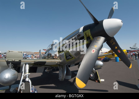 Nevada Reno gare d'aria P-51D Mustang aeromobili display WW2 battenti capi di vestiario su parafango Foto Stock