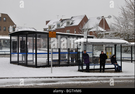 Pensiline in snow, Warwick Town Center, Warwickshire, Regno Unito Foto Stock