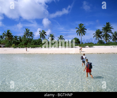 Spiaggia tropicale, atollo di Aitutaki, Isole Cook, Oceano Pacifico del Sud Foto Stock