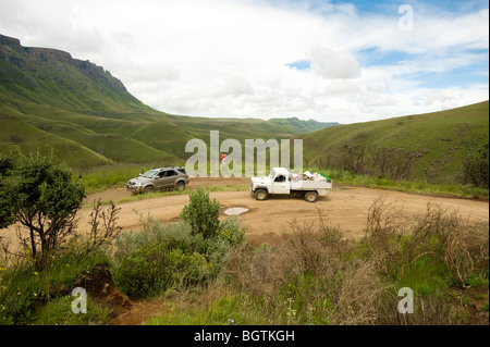 Il Sani Pass, che va dal Sud Africa per il Lesotho, attraverso le montagne Drakensburg. Sud Africa - Lesotho Foto Stock