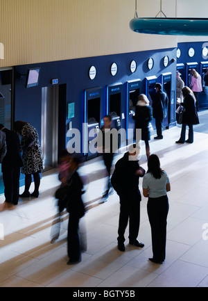 Barclays Bank flagship piccadilly circus ramo michael aukett architetti le macchine di contanti Foto Stock