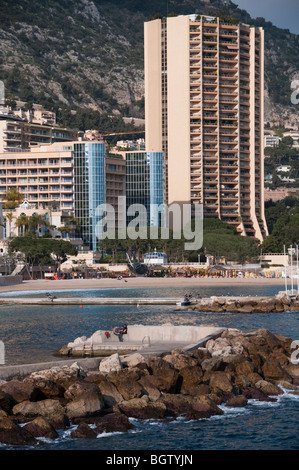 Monaco, Monte Carlo - Vista esterna dell'hotel di lusso "le Meridien Beach Plaza Monte Carlo" sulla costa, Foto Stock