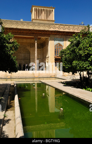 Nel giardino interno della citadelle di Karim Khan, Shiraz, Far, Persia, Iran, Asia Foto Stock