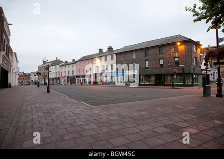 Svuotare deserte del centro città di Bury St Edmunds, Regno Unito alle 5.20am Foto Stock