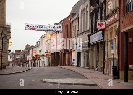 Svuotare deserte del centro città di Bury St Edmunds, Regno Unito alle 5.30 Foto Stock