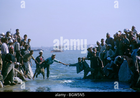 Dopo la cerimonia di inaugurazione con Nasser e Kruschev il Nilo è stato chiuso ad Aswan in 1964 - parte della costruzione della diga alta Foto Stock