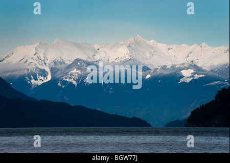 Harrison il lago e le sorgenti di acqua calda. Situato in basso sulla terraferma della British Columbia, Canada. Una destinazione popolare per i viaggiatori. Foto Stock