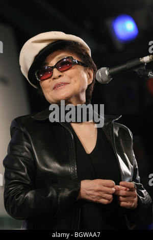 Cantante giapponese, musicista, poeta e artista Yoko Ono, a Tokyo in Giappone nel novembre 2006. Foto Stock