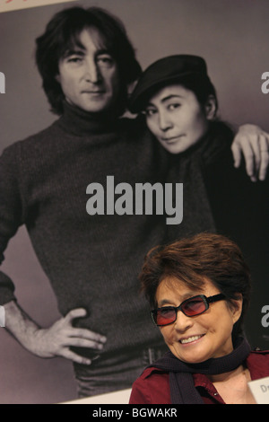 Cantante giapponese, musicista, poeta e artista Yoko Ono, a Tokyo in Giappone nel novembre 2006. Foto Stock