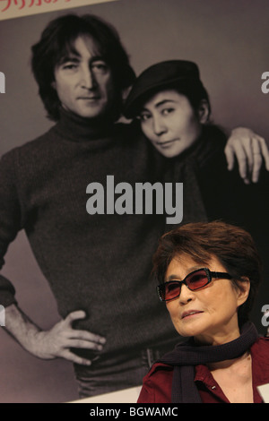 Cantante giapponese, musicista, poeta e artista Yoko Ono, a Tokyo in Giappone nel novembre 2006. Foto Stock