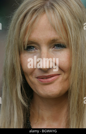 Joanne K. ( J.K.) Rowling, creatore e autore della serie di Harry Potter dei bambini;s libri, 2004 Edinburgh Book Festival Scozia Foto Stock