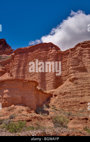 Vista delle rocce rosse formazioni nel Sierras de las Quijadas National Park, San Luis, Argentina Foto Stock